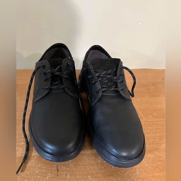 Clarks Donaway Black Leather Shoes - Picture 2 of 4
